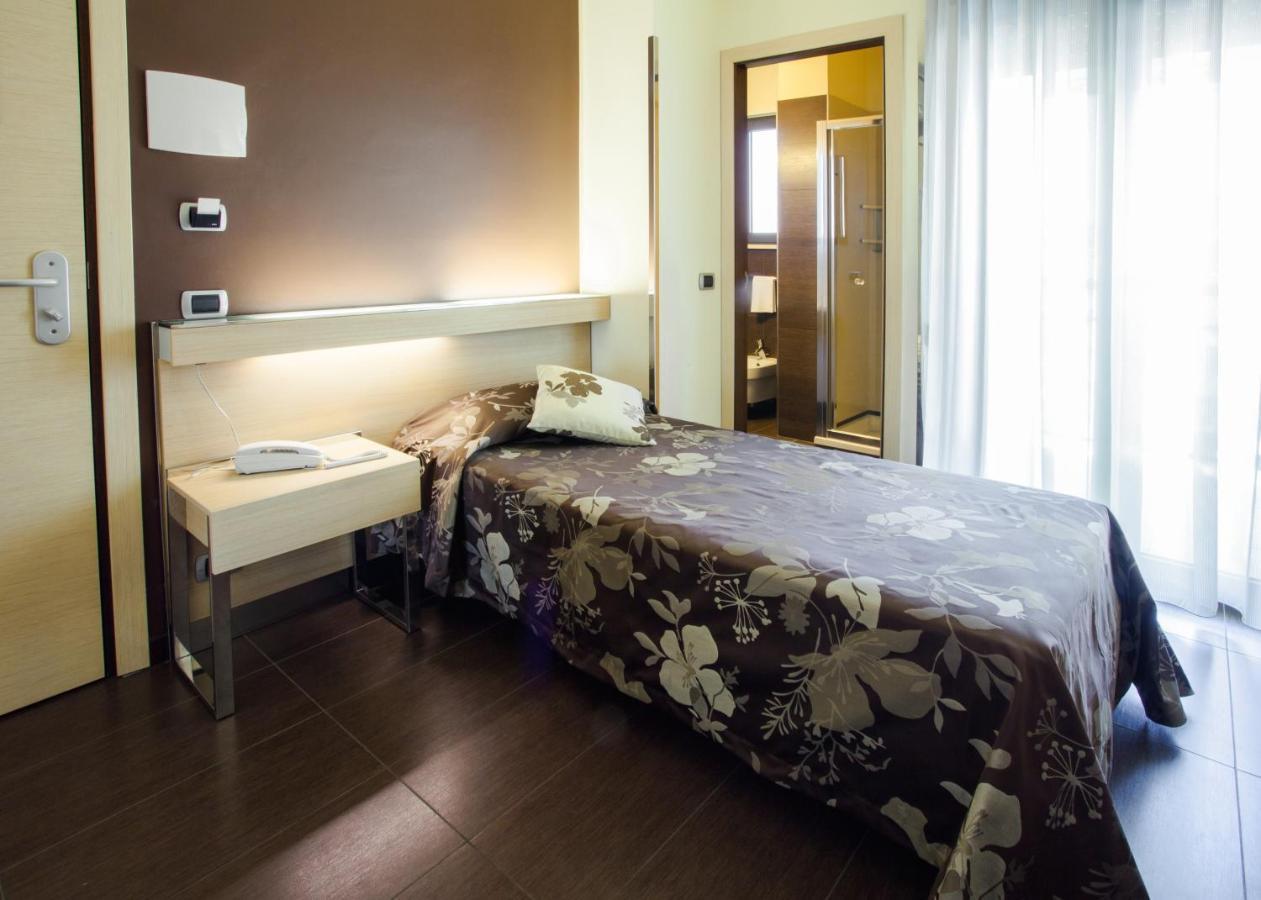Hotel Taormina Σαν Μπενεντέτο ντελ Τρόντο Εξωτερικό φωτογραφία