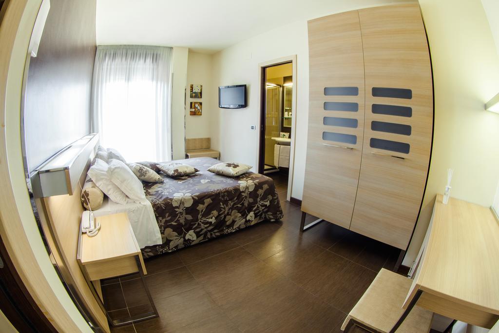 Hotel Taormina Σαν Μπενεντέτο ντελ Τρόντο Εξωτερικό φωτογραφία