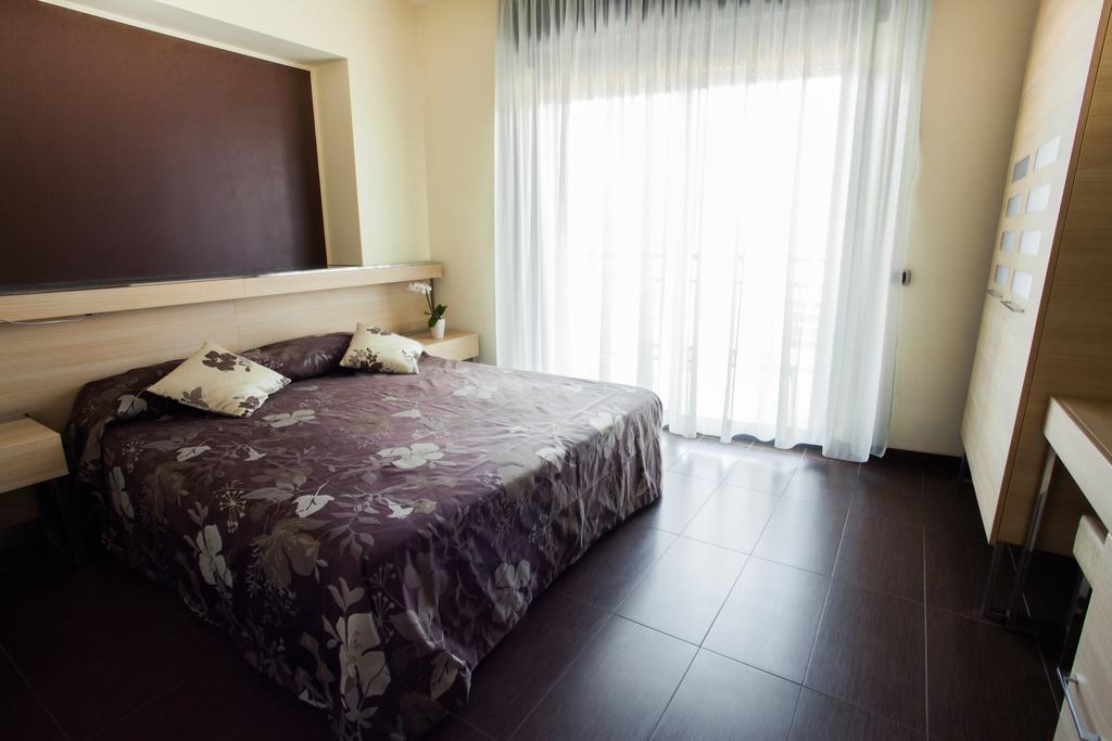 Hotel Taormina Σαν Μπενεντέτο ντελ Τρόντο Εξωτερικό φωτογραφία