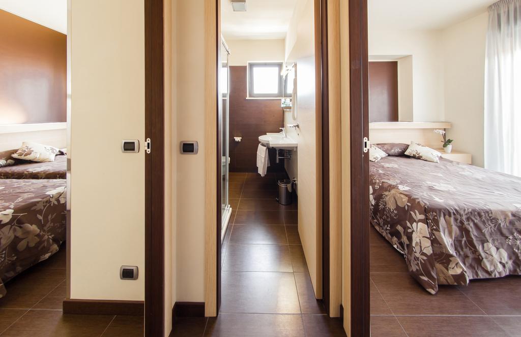 Hotel Taormina Σαν Μπενεντέτο ντελ Τρόντο Εξωτερικό φωτογραφία