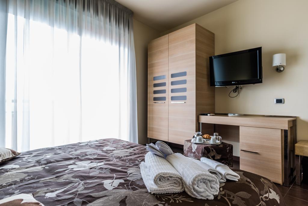 Hotel Taormina Σαν Μπενεντέτο ντελ Τρόντο Εξωτερικό φωτογραφία