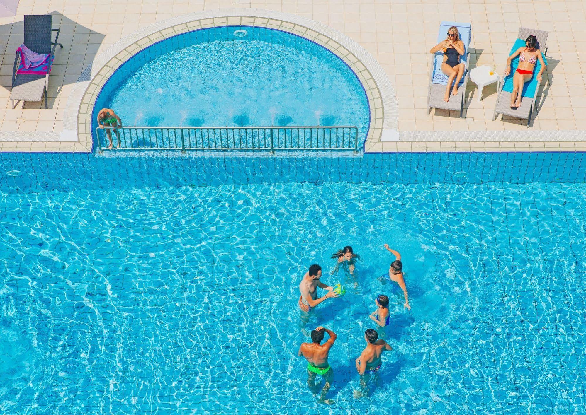 Hotel Taormina Σαν Μπενεντέτο ντελ Τρόντο Εξωτερικό φωτογραφία