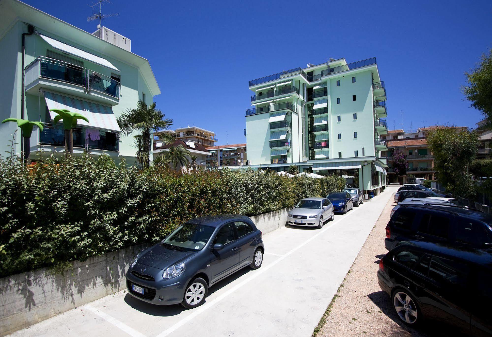 Hotel Taormina Σαν Μπενεντέτο ντελ Τρόντο Εξωτερικό φωτογραφία