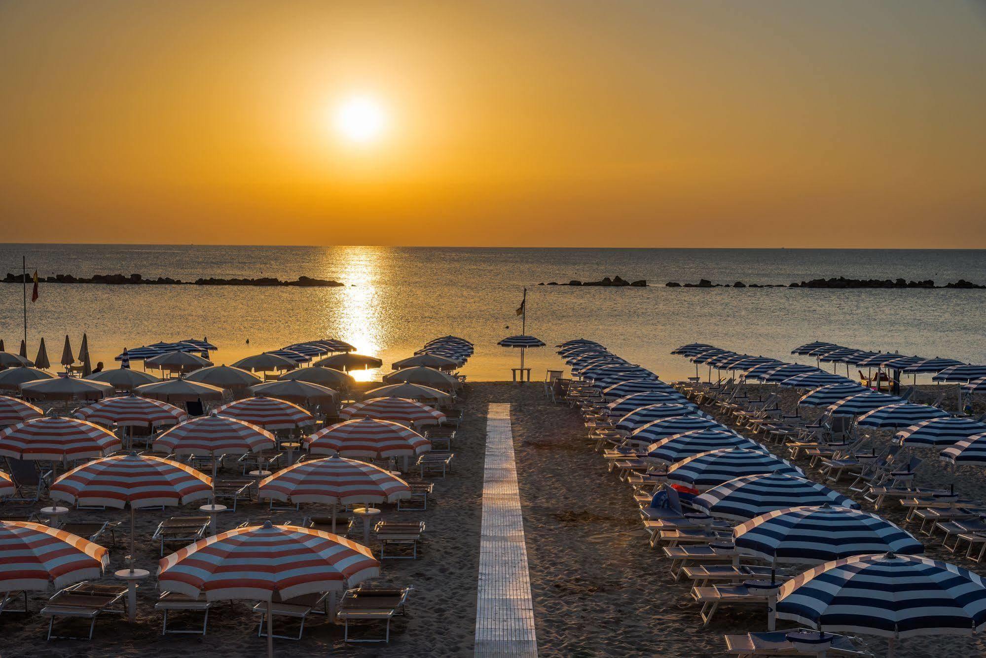 Hotel Taormina Σαν Μπενεντέτο ντελ Τρόντο Εξωτερικό φωτογραφία
