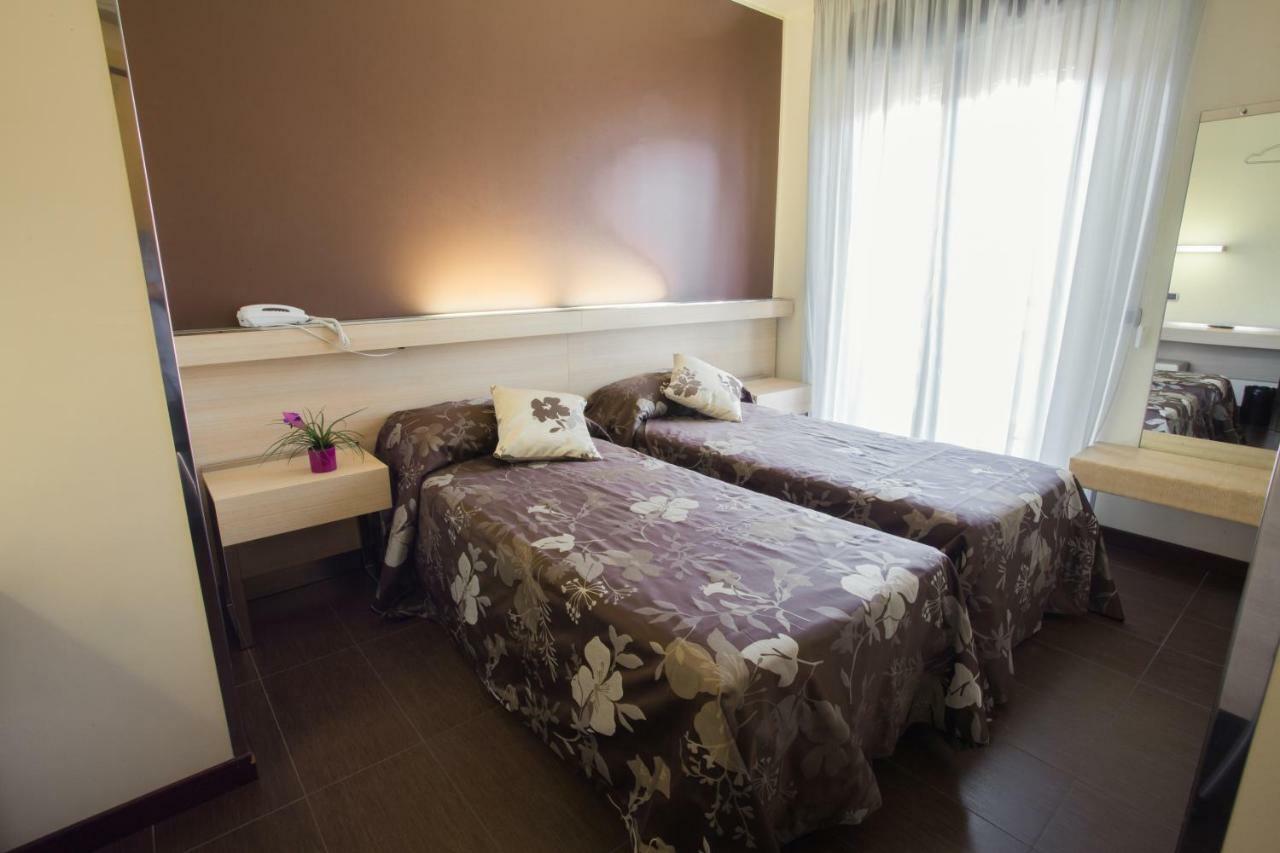 Hotel Taormina Σαν Μπενεντέτο ντελ Τρόντο Εξωτερικό φωτογραφία